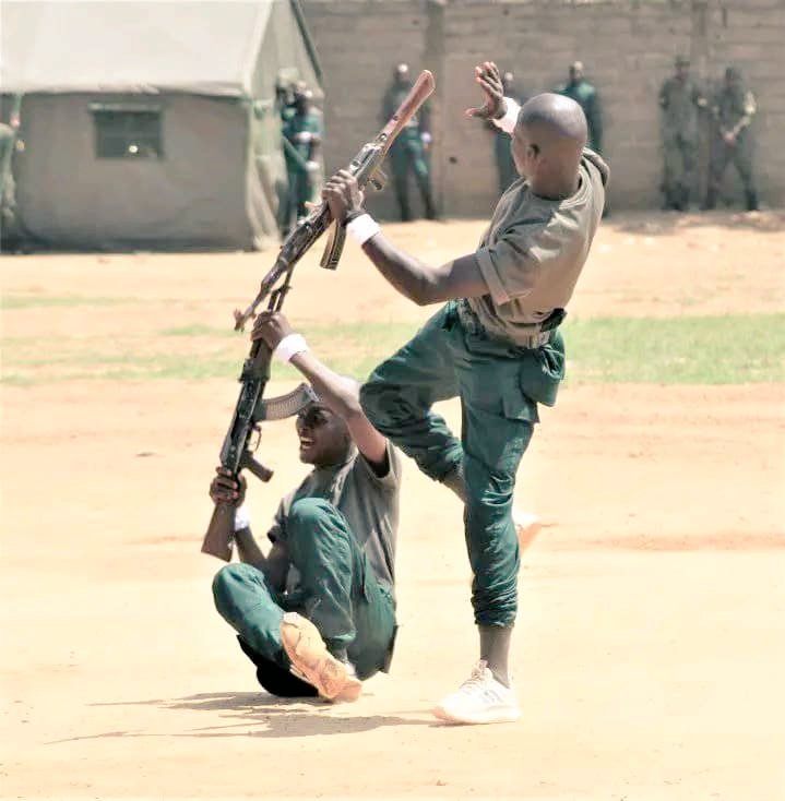 Rwanda in the formation of BIR Centrafrica. More than 600 new soldiers from the Rapid Intervention Battalion (BIR) are presented to the flag on Monday August 5. Their training is provided by instructors, Rwandan elites. These two countries are further strengthening their military cooperation